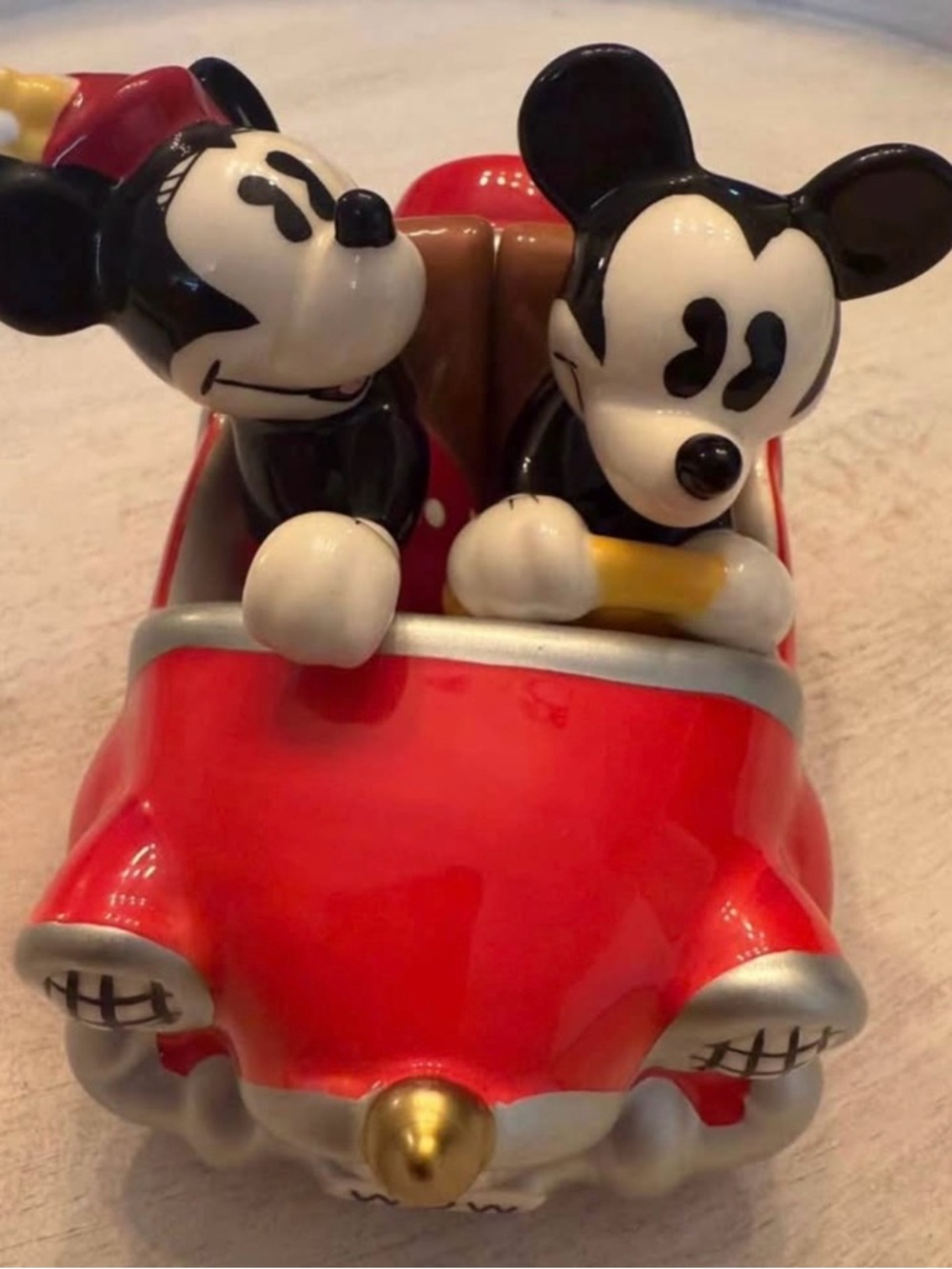 Mickey Mouse & Minnie Mouse Disney Salt and Pepper Shakers In Car